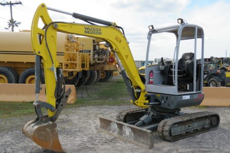 2015 Wacker Neuson EZ38 Mini Excavator VDS Rubber Tracks Thumb Aux Hyd 24″ Digging Bucket