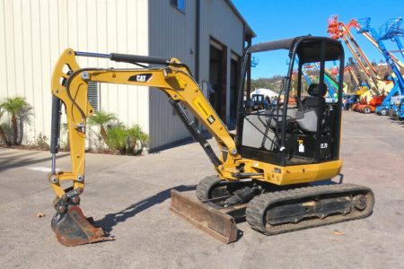 2015 Caterpillar 302.7D CR Mini Excavator Aux Hyd Blade Trackhoe 12″ Rubber Tracks