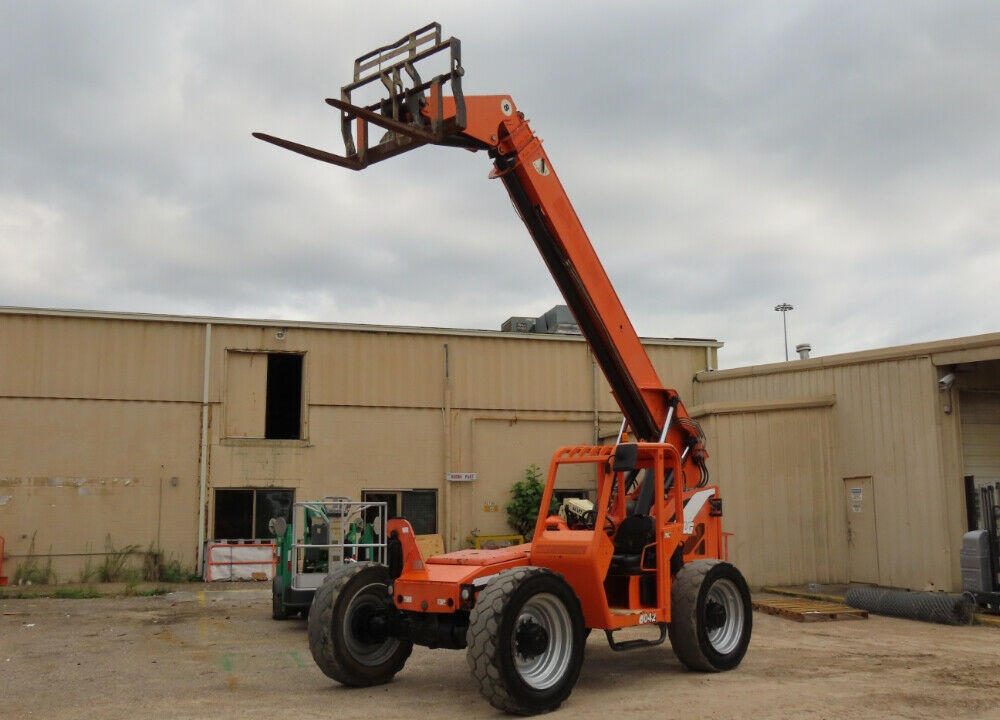 2012 Skytrak 8042 42′ 8,000 lbs Telescopic Reach Forklift Telehandler 4″ x 48″ Forks