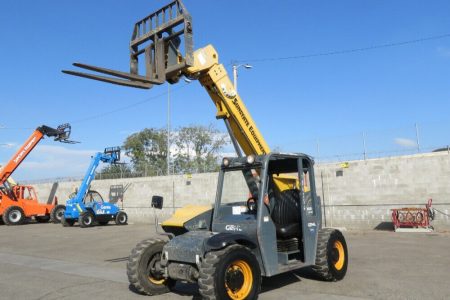 2012 Gehl RS5-19 19′ 1 5,500 lbs Compact Telescopic Reach Forklift Compact Low-Profile Size