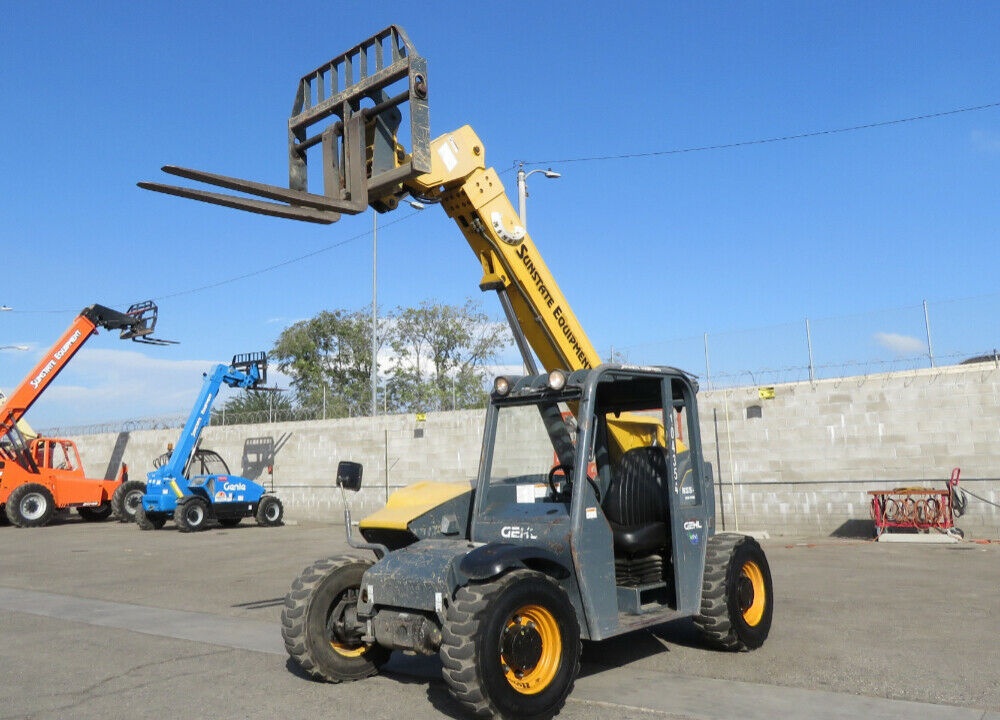 2012 Gehl RS5-19 19′ 1 5,500 lbs Compact Telescopic Reach Forklift Compact Low-Profile Size