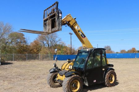 2012 Caterpillar TH255 5,500 lbs Telescopic Reach Forklift Cab Aux Hyd 4×4 Operation