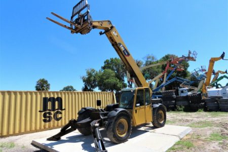 2010 Caterpillar TL943 43′ 9,000 lbs Telescopic Reach Forklift Cab QC Air Conditioning / Heater