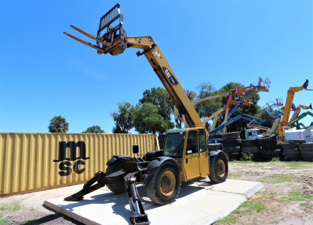 2010 Caterpillar TL943 43′ 9,000 lbs Telescopic Reach Forklift Cab QC Air Conditioning / Heater