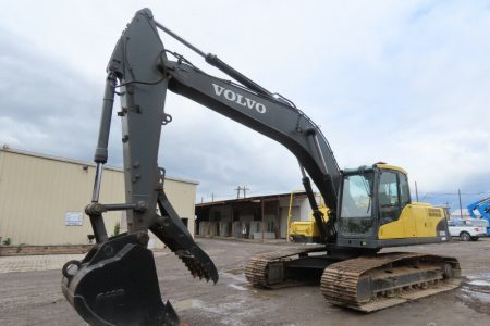 2010 Volvo EC240CL Hydraulic Excavator A/C Cab Aux Hyd Diesel Thumb Enclosed Cab