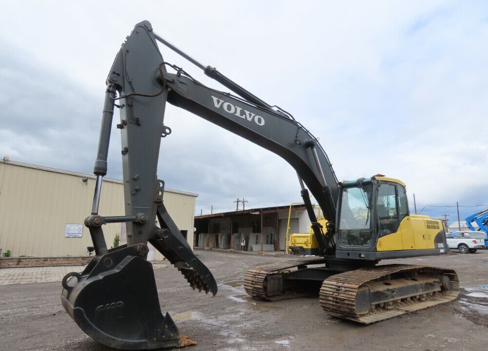 2010 Volvo EC240CL Hydraulic Excavator A/C Cab Aux Hyd Diesel Thumb Enclosed Cab