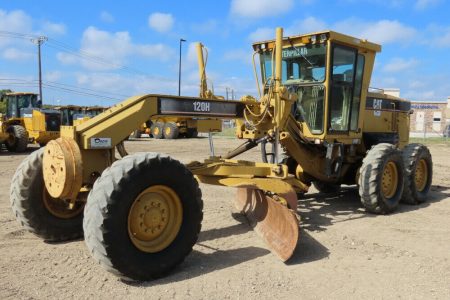 2006 Caterpillar 120H Motor Grader 14′ Moldboard Cab Tractor 3126 Diesel Front Wheel Tilt