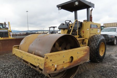 Caterpillar CS563 84″ Smooth Drum Vibratory Roller Compactor Tractor Dual Amplitude Settings