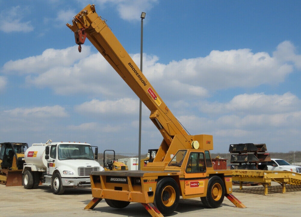 Broderson IC-200-2C 4WD 15-Ton Carry Deck Crane Diesel Jib Cab 3 Section 6′-36′ Boom