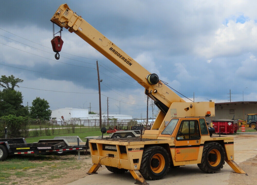 2012 Broderson IC-200-2G 30,000 lbs 4WD Carry Deck Crane 45′ Boom Cab Crane Level Indicator