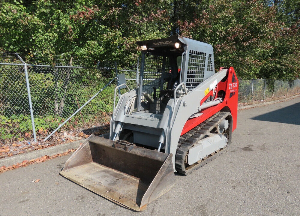 2013 Takeuchi TL230 Tracked Skid Steer Crawler Loader Kubota Aux Hyd Foot and Hand Throttle