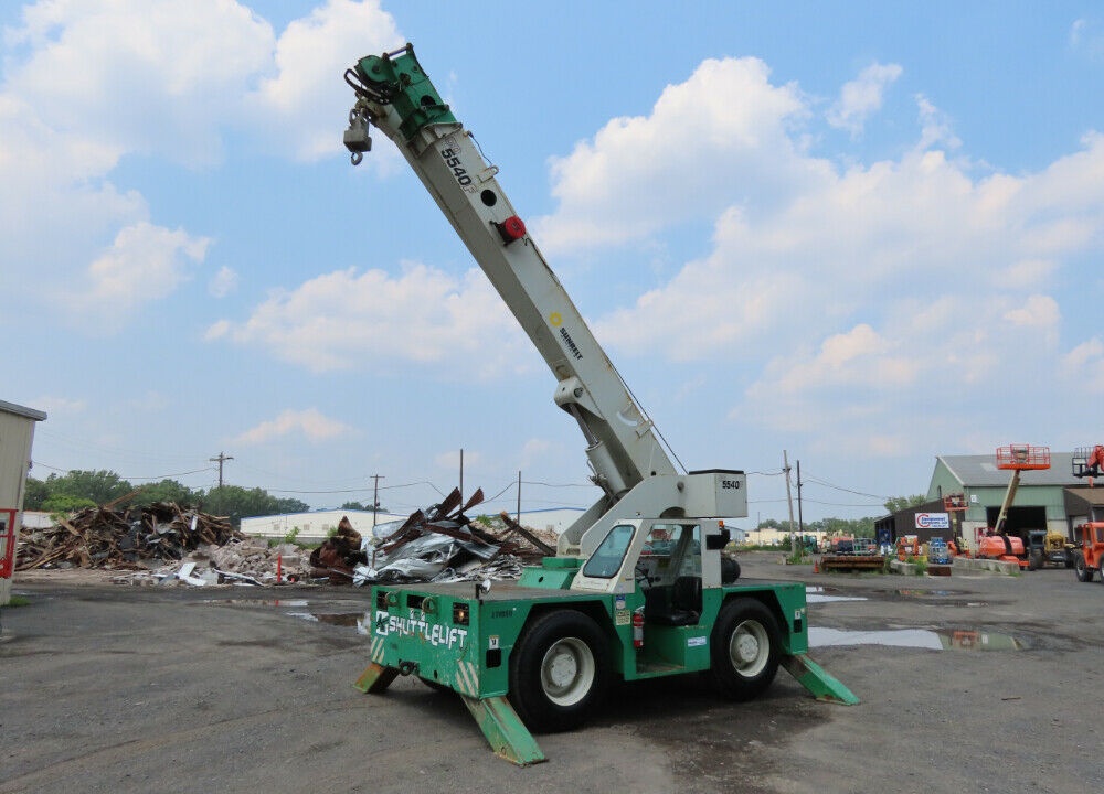 2009 Shuttlelift CD5540F 15-Ton Carry Deck Crane 56′ Mast Jib Diesel Three Section Boom