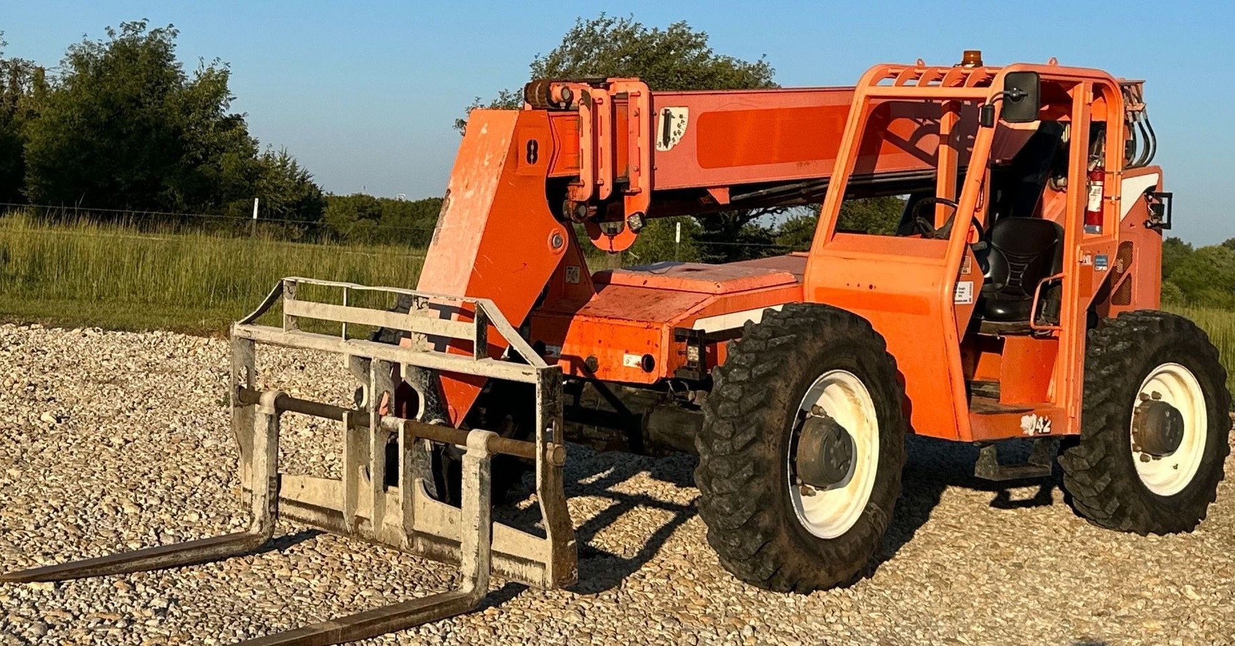 2016 Skytrak 8042 42′ 8,000LB Telescopic Reach Forklift Cab Telehandler