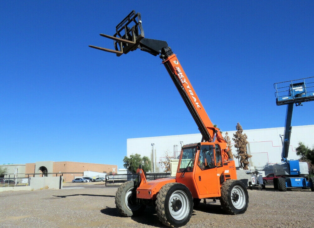 2015 Skytrak 6042 42′ 6,000LB Telescopic Reach Forklift Cab Telehandler