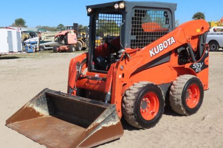 2017 Kubota SSV65 Skid Steer Wheel Loader Aux Hyd Diesel Two-Seed Bucket Dial and Foot Throttle