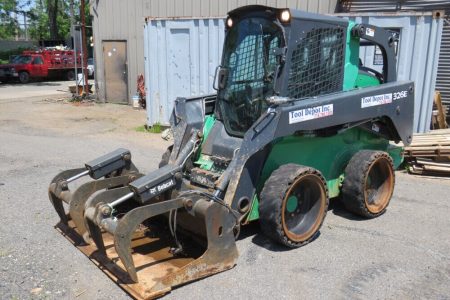 2015 John Deere 326E Skid Steer Wheel Loader Cab Aux Hyd Yanmar Diesel Solid Tires