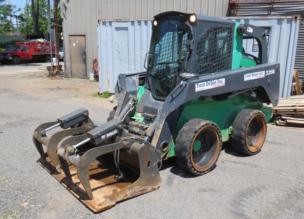 2015 John Deere 326E Skid Steer Wheel Loader Cab Aux Hyd Yanmar Diesel Solid Tires