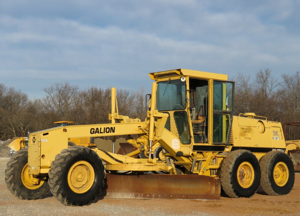 2002 Galion 850-B Motor Grader 14′ Moldboard Blade Tractor Cab Komatsu 14’ Moldboard