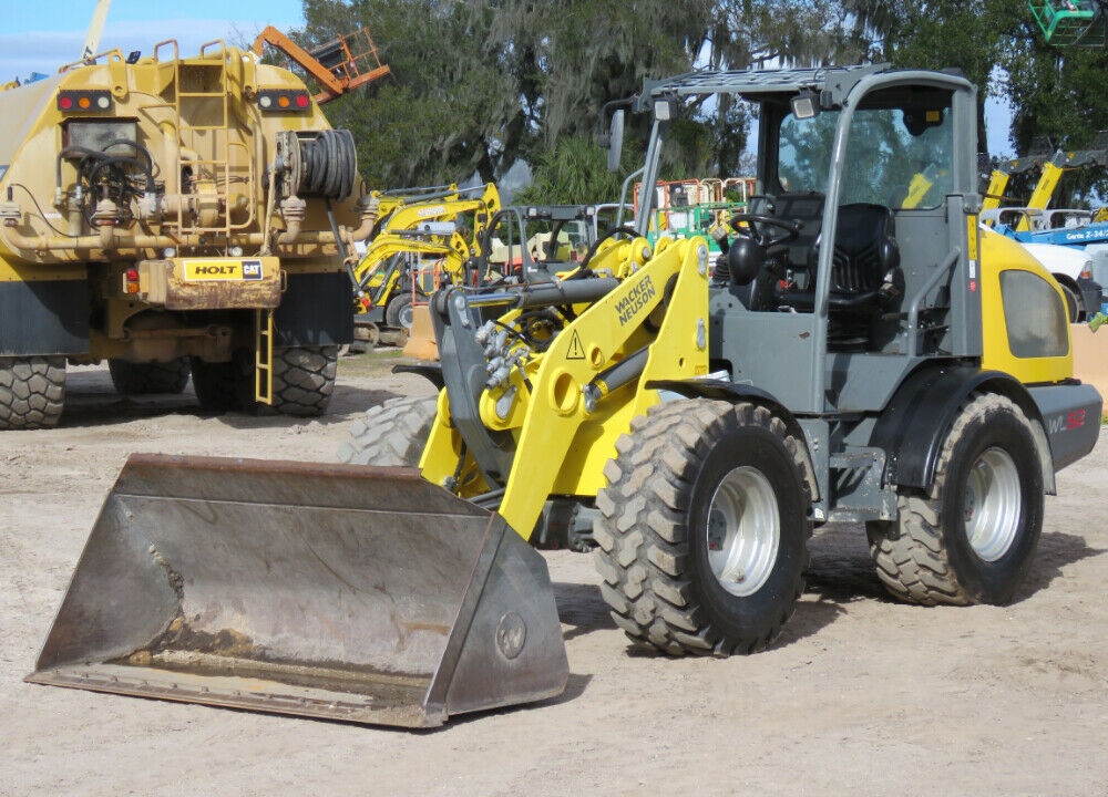 2016 Wacker Neuson WL52 Wheel Loader Tractor Q/C Auxiliary Hyd. Bucket Articulated Steering