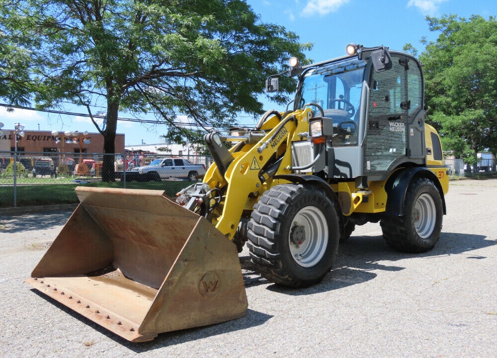 2014 Wacker Neuson WL37 Wheel Loader Tractor 4 Cylinder Turbo Diesel A/C Hydrostatic Four-Wheel Drive