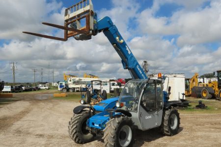 2013 Genie GTH3007 23′ 6,600LB Telescopic Reach Forklift Cab Telehandler